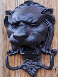 Винтажная вешалка ЛЕВ чугун литьё