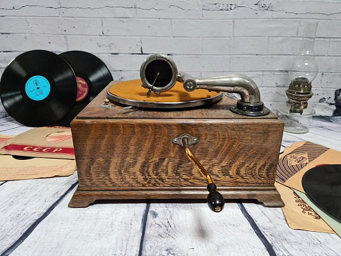 Граммофон кабинетный «Victrola Victor» VV1-4, США 1926 год выпуска