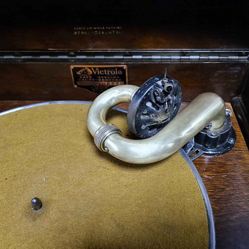 Граммофон кабинетный, настольный «Victrola» VV1-80 Victor 