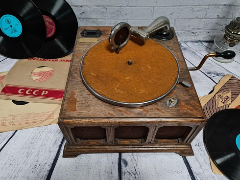 Граммофон кабинетный «Victrola Victor» VV1-4, США 1926 год выпуска
